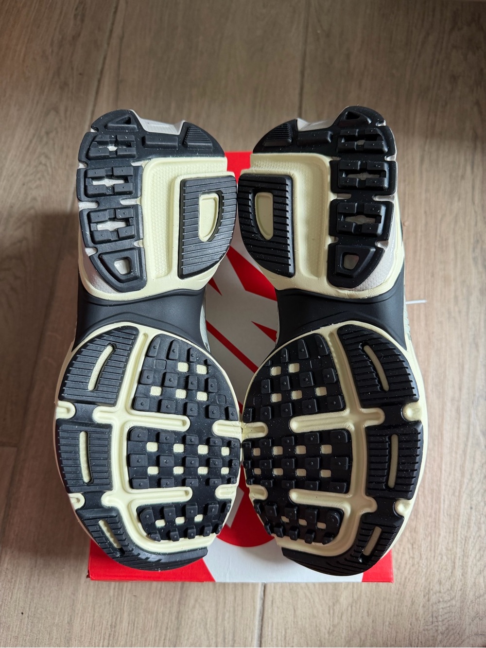 Nike V2K Run - Picture 8 of 8